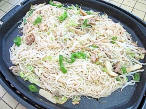 ホットプレートで作るそうめんチャンプルー